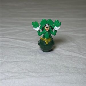 Disney Parks Collectors Pack Series 7 St Patrick's Day Goofy Retired HTF EUC